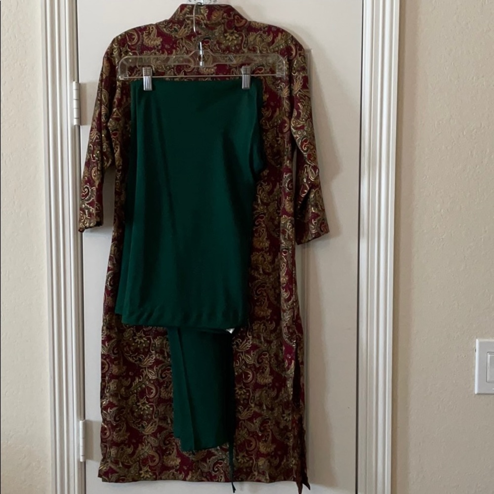 Hand made suit 100% Silk size L    From India BN